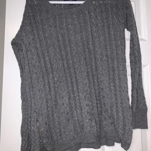 American Eagle Sweater - Picture 1 of 2